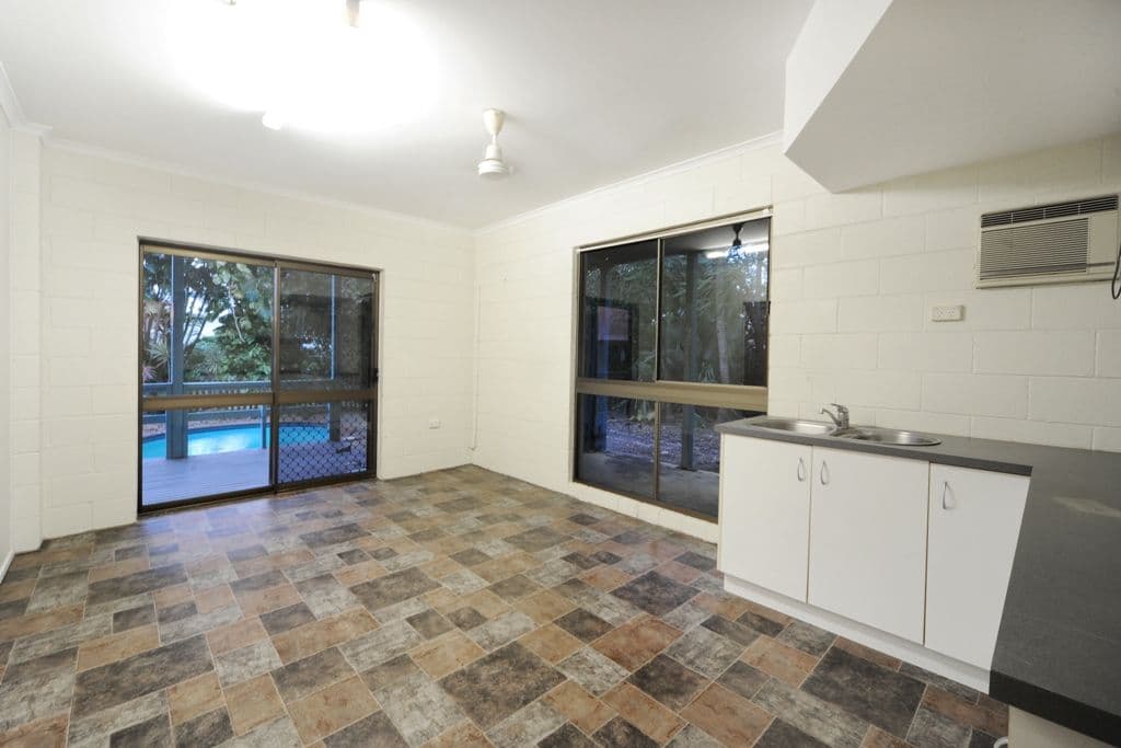 8 Iluka Street, CANNONVALE QLD 4802, Cannonvale - Thumbnail 5