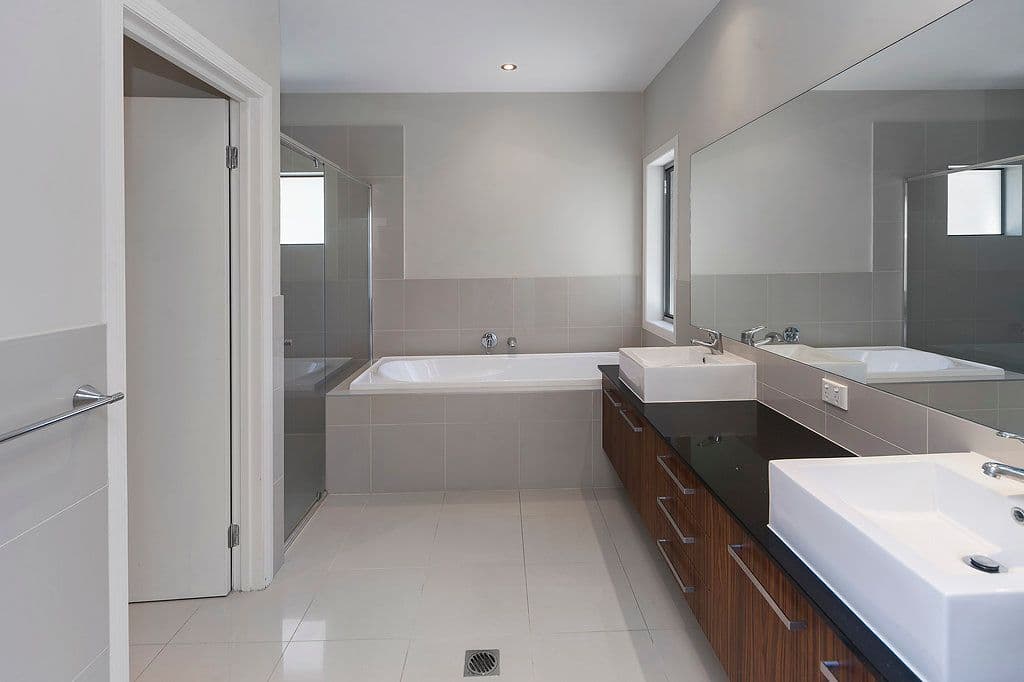 2240 Glengallon Way, Hope Island QLD 4212, Hope Island - Thumbnail 3