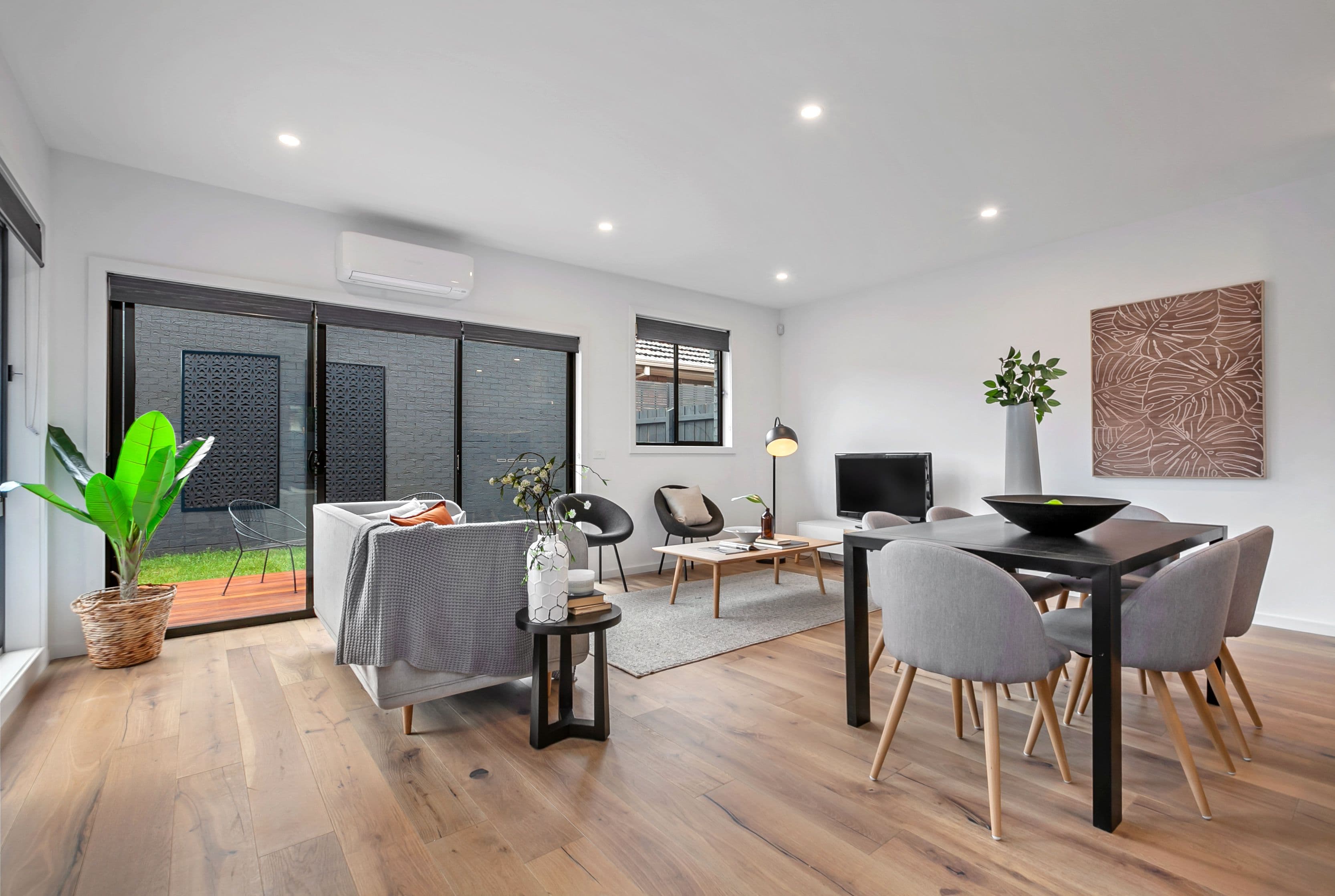 44 Dundee Street, Reservoir VIC 3073, Reservoir - Thumbnail 2