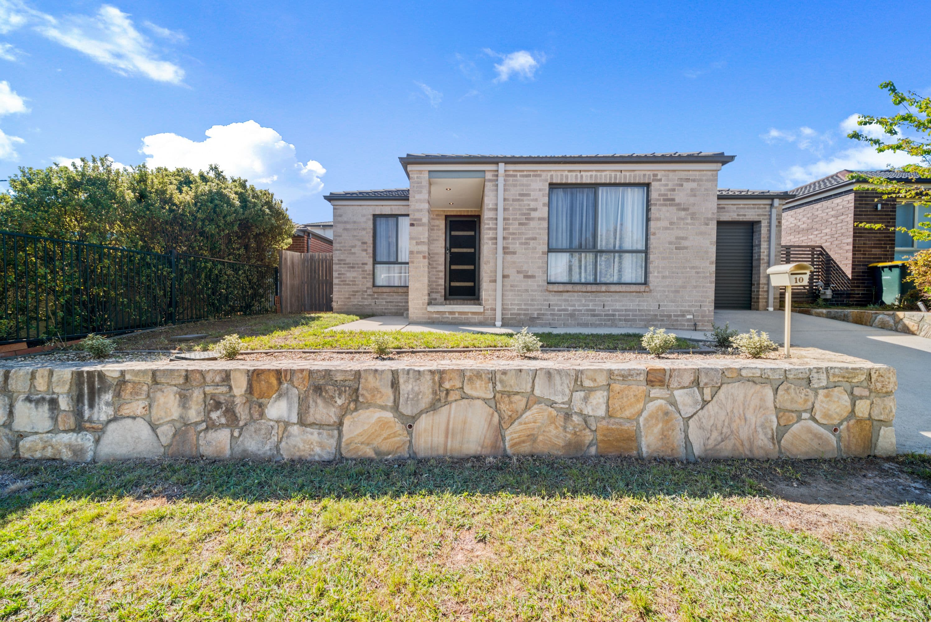10 Hinde Street, Franklin ACT 2913, Franklin - Thumbnail 2