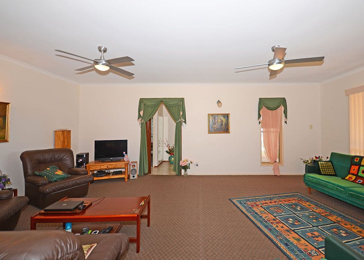 19 Helsham Street, POINT VERNON QLD 4655, Point Vernon - Thumbnail 2