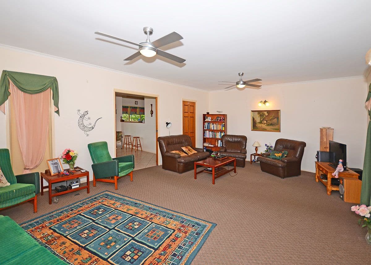 19 Helsham Street, POINT VERNON QLD 4655, Point Vernon - Thumbnail 3