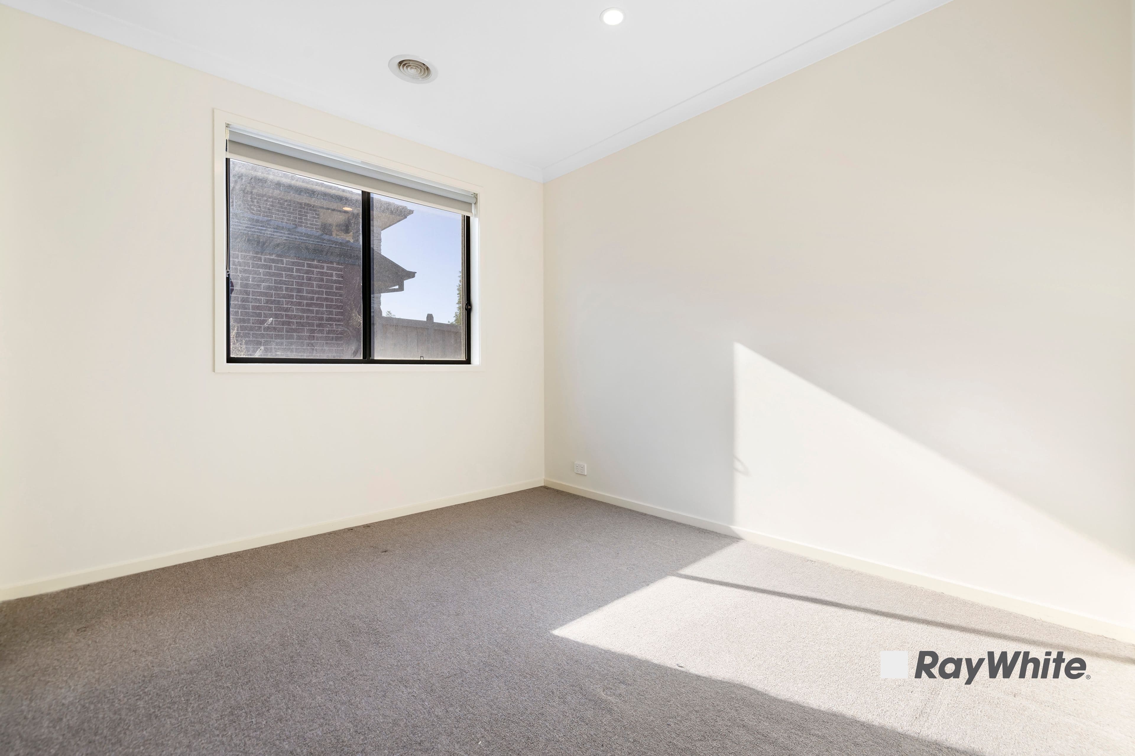 63 Blackhazel Crescent, Clyde North VIC 3978, Clyde North - Thumbnail 7