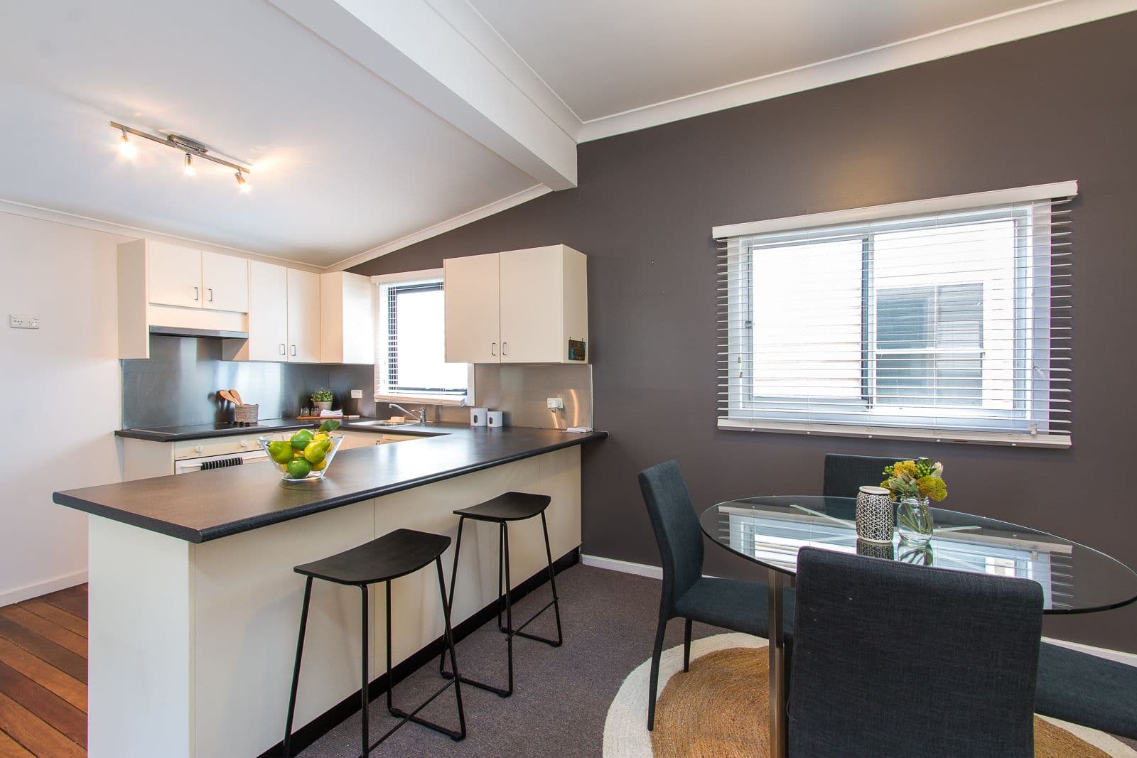 23 Russell Street, Cardiff - Thumbnail 3