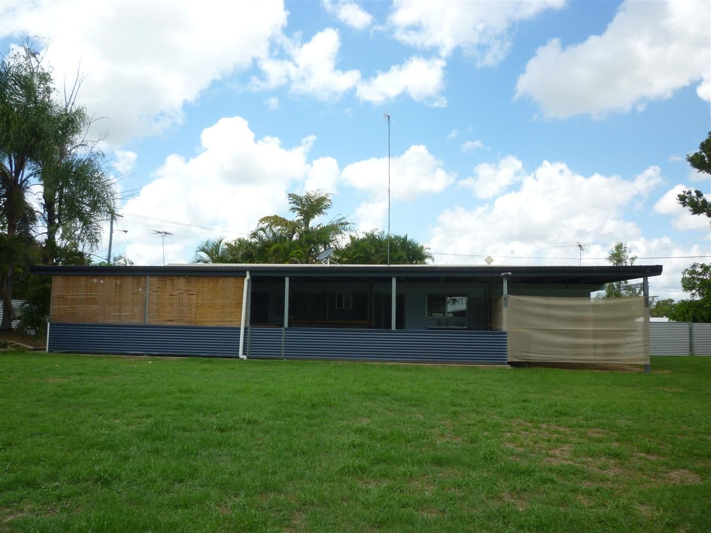 4 Salmon Street, Gracemere QLD 4702, Gracemere - Thumbnail 2