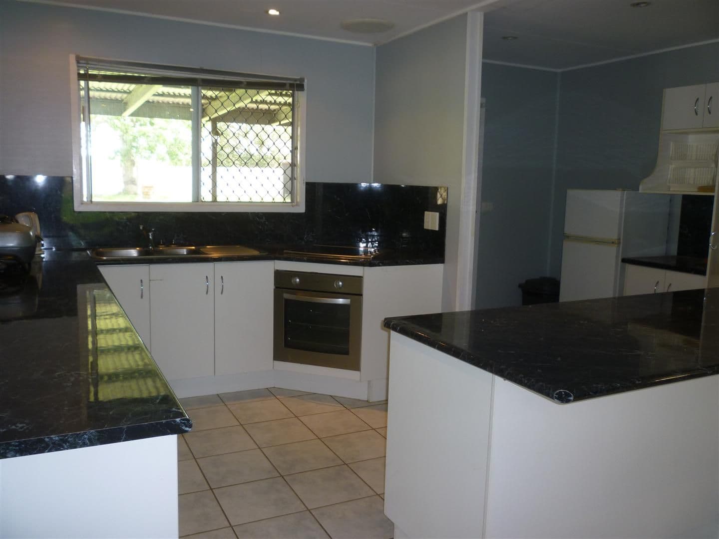 4 Salmon Street, Gracemere QLD 4702, Gracemere - Thumbnail 3