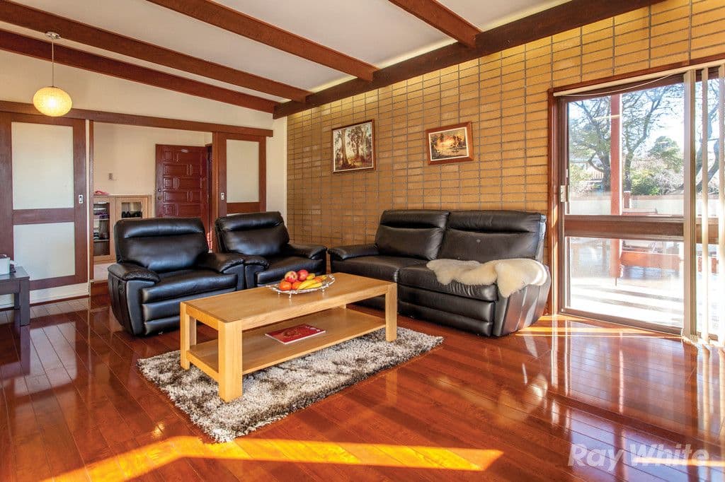 4 Gymea Court, Glen Waverley VIC 3150, Glen Waverley - Thumbnail 2