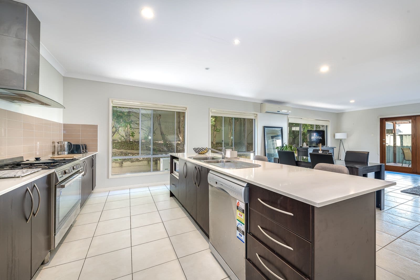 94 Compass Drive, Biggera Waters QLD 4216, Biggera Waters - Thumbnail 5