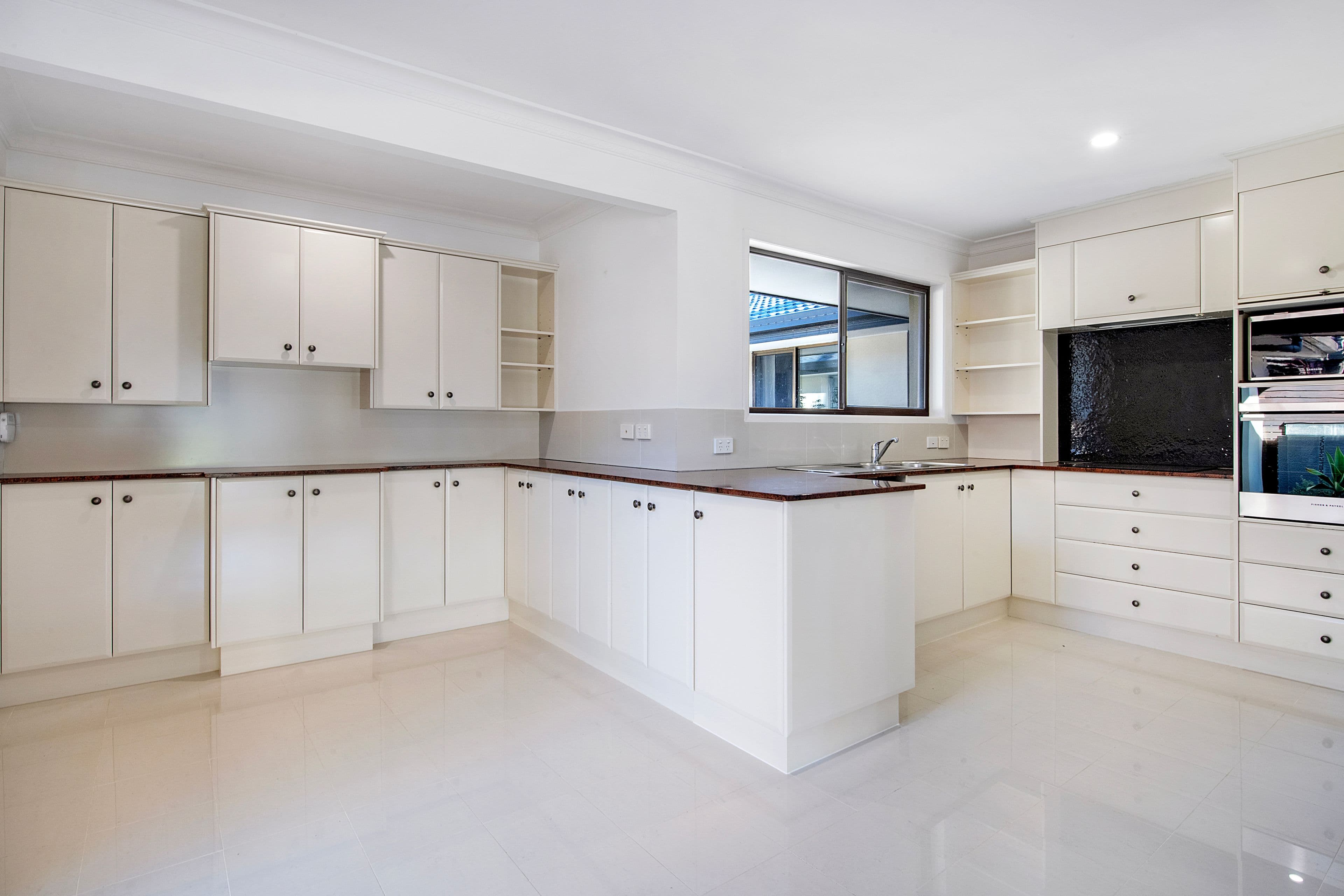 5 Bombala Street, Broadbeach Waters QLD 4218, Broadbeach Waters - Thumbnail 4