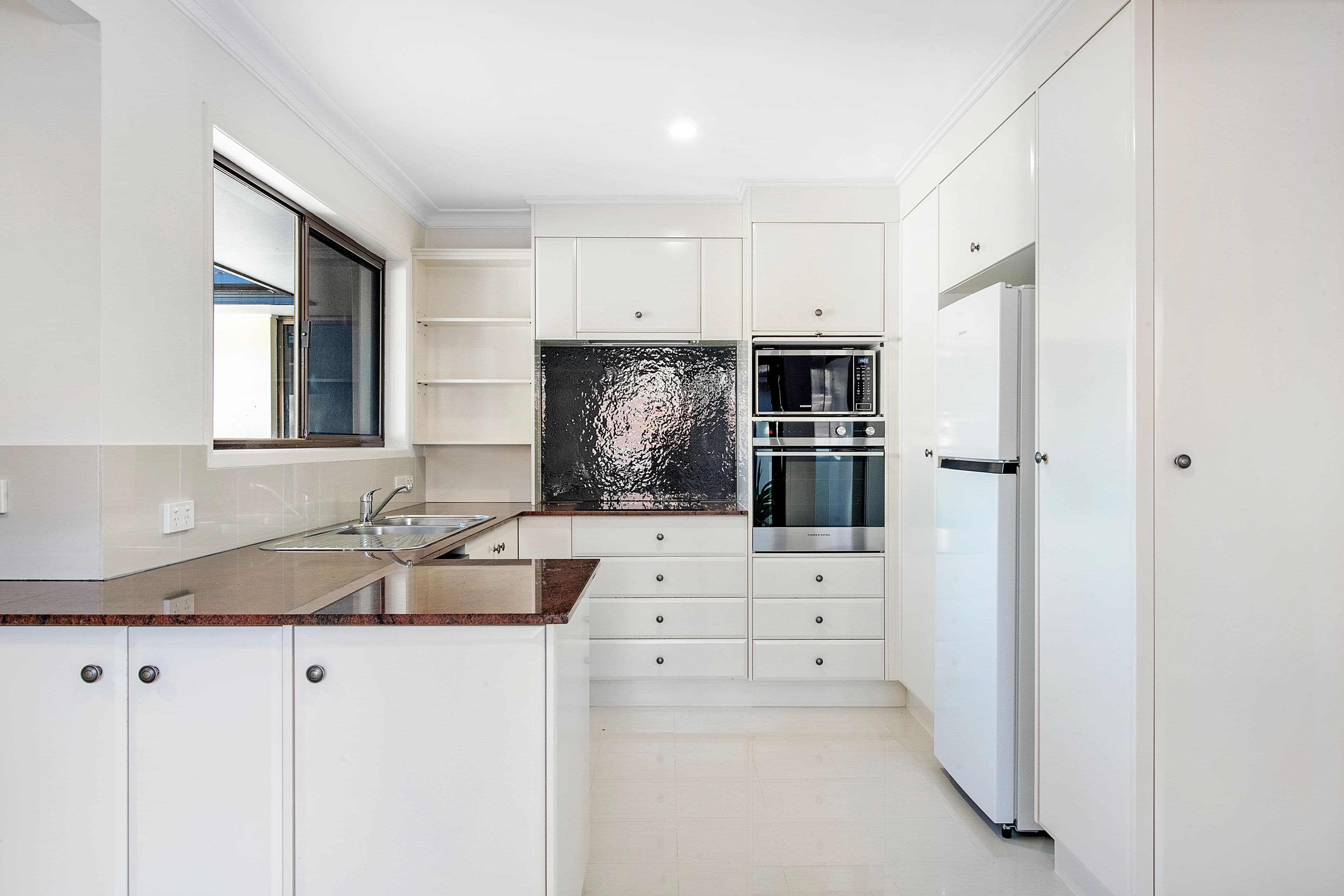 5 Bombala Street, Broadbeach Waters QLD 4218, Broadbeach Waters - Thumbnail 5