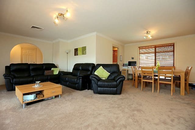 22 Jacaranda Drive, GEORGES HALL NSW 2198, Georges Hall - Thumbnail 2