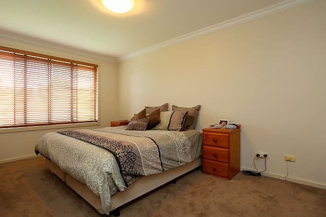 22 Jacaranda Drive, GEORGES HALL NSW 2198, Georges Hall - Thumbnail 7