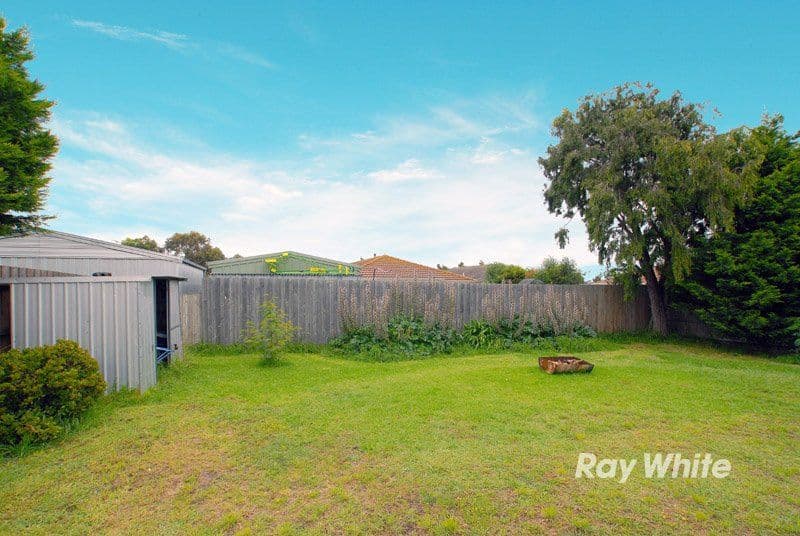 17 Denham Crescent, CRANBOURNE VIC 3977, Cranbourne North - Thumbnail 8