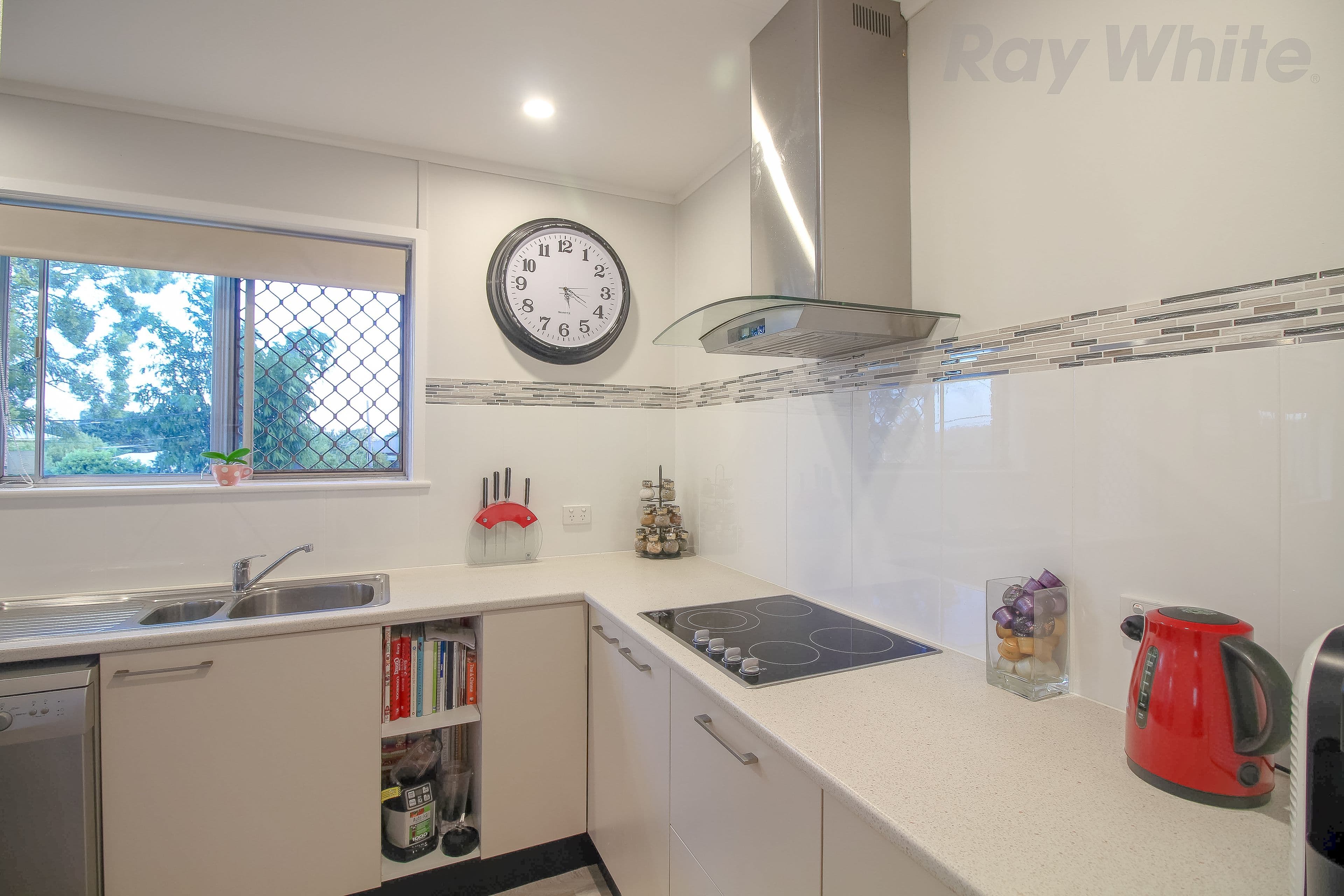 8 Gardner Place, Silkstone QLD 4304, Silkstone - Thumbnail 5