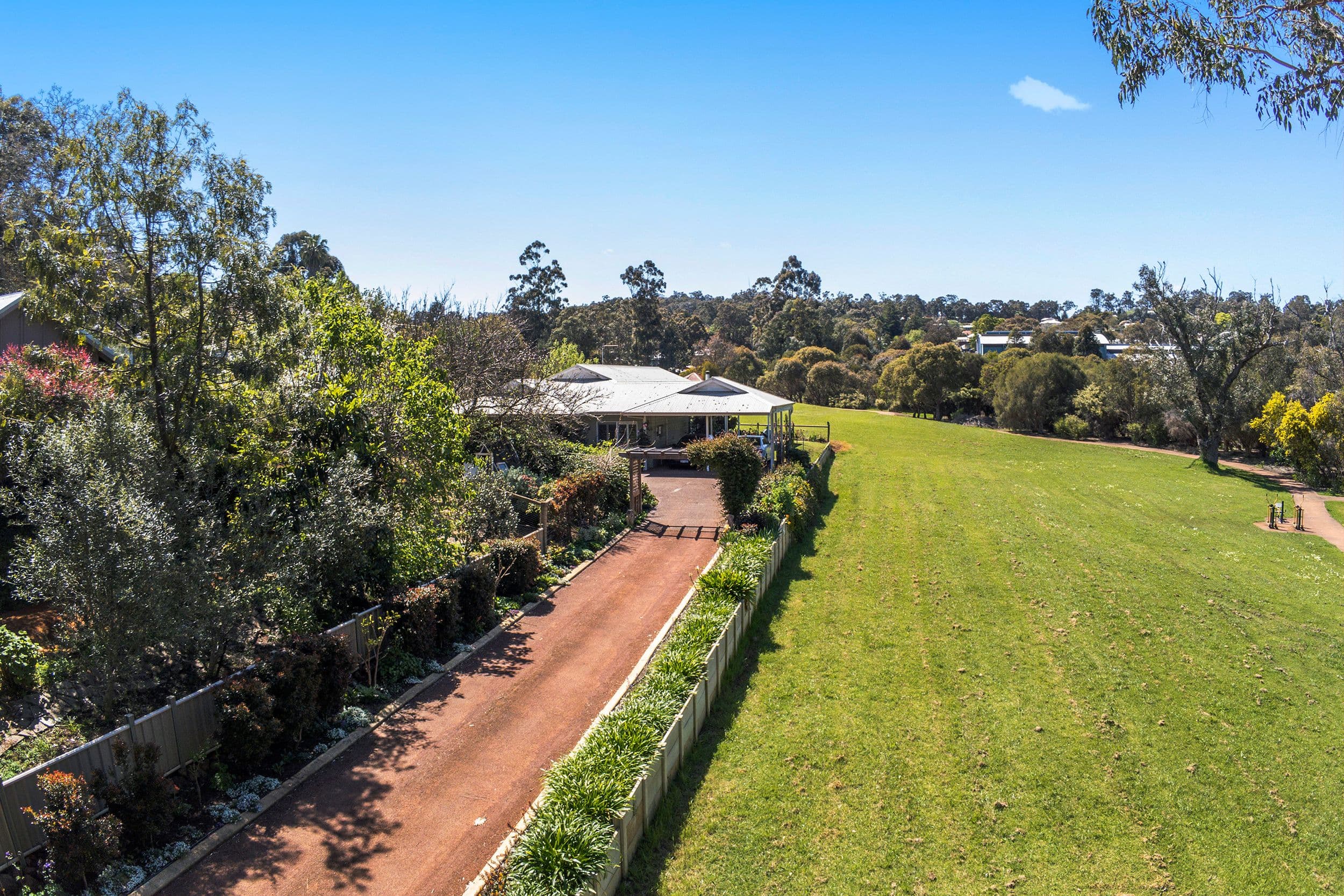16 Barlee Street, Bridgetown WA 6255, Bridgetown - Thumbnail 2
