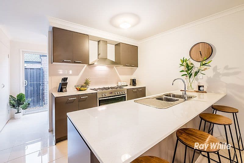 6 Hassett Lane, Cranbourne West VIC 3977, Cranbourne West - Thumbnail 2