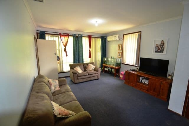 17 Sinclair Crescent, SEYMOUR VIC 3660, Seymour - Thumbnail 2