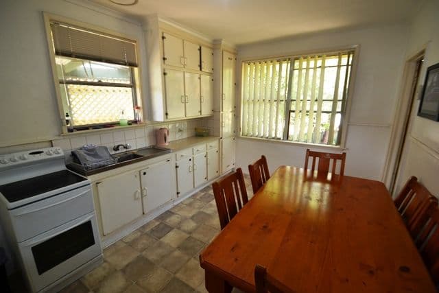 17 Sinclair Crescent, SEYMOUR VIC 3660, Seymour - Thumbnail 3