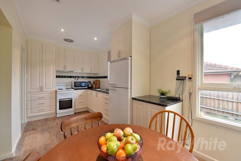 6 Manuka Drive, FERNTREE GULLY VIC 3156, Ferntree Gully - Thumbnail 3