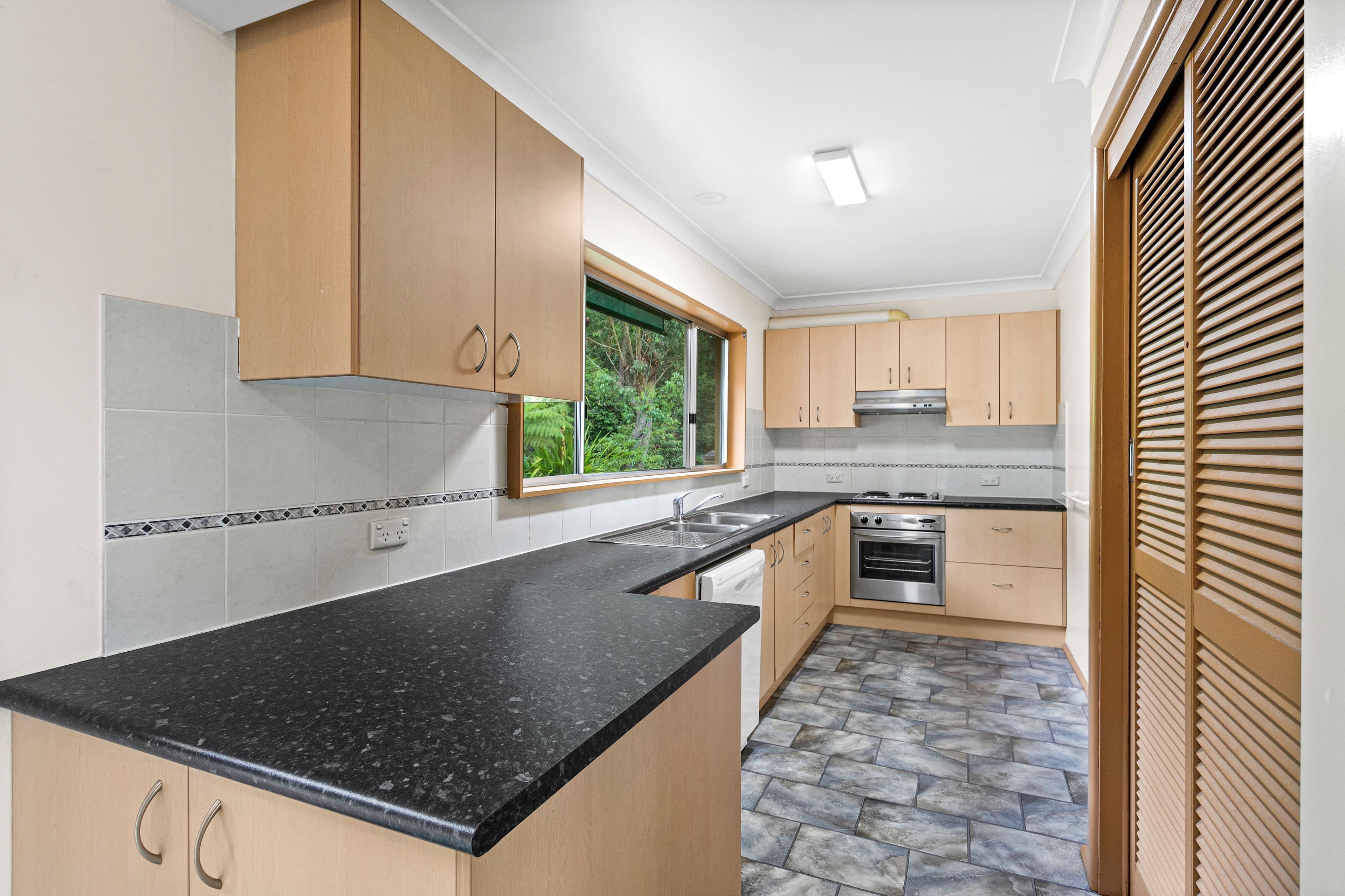6 Oak Street, Lugarno NSW 2210, Lugarno - Thumbnail 5