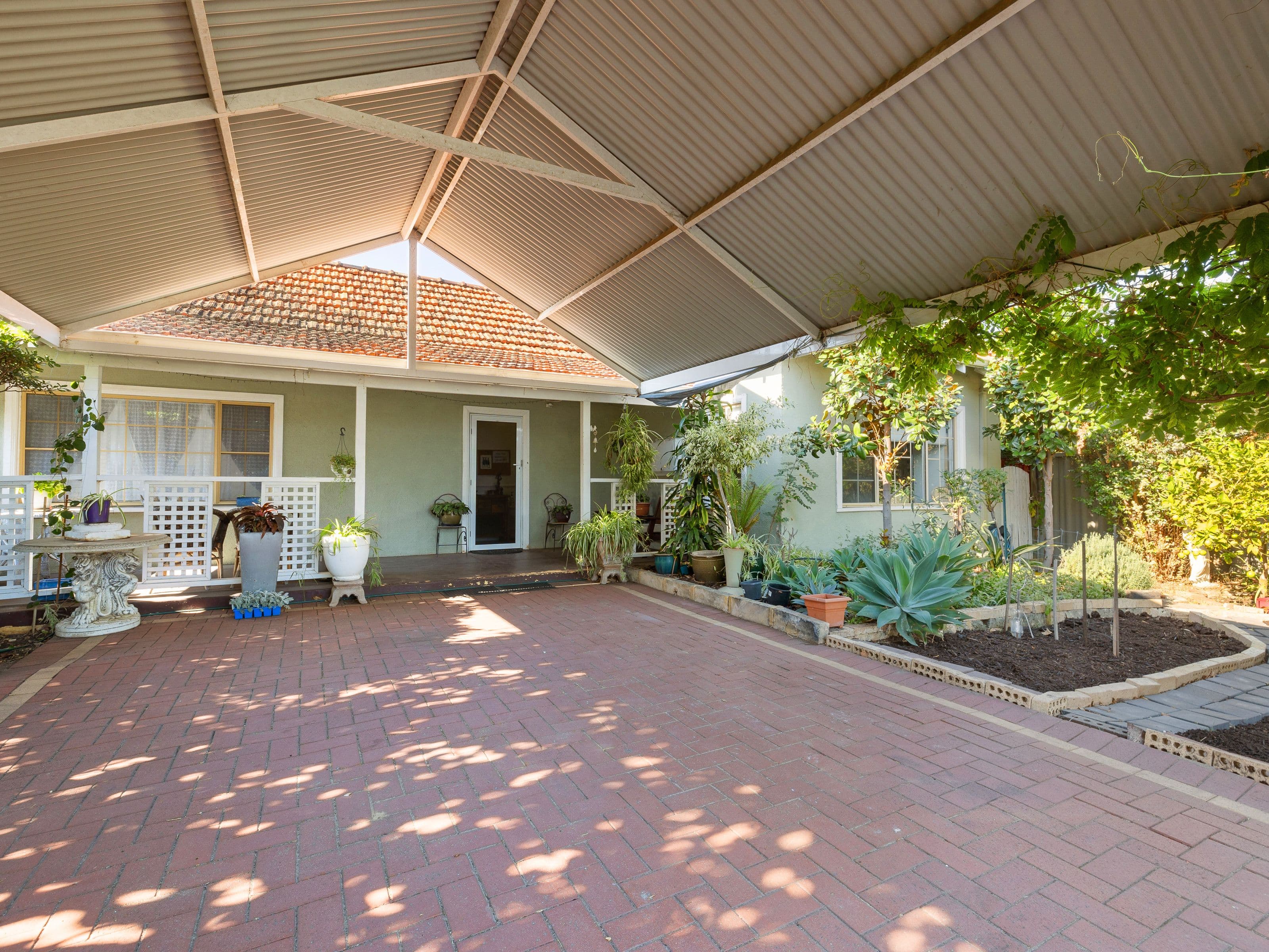 28 Renou Street, Queens Park WA 6107, Queens Park - Image 1