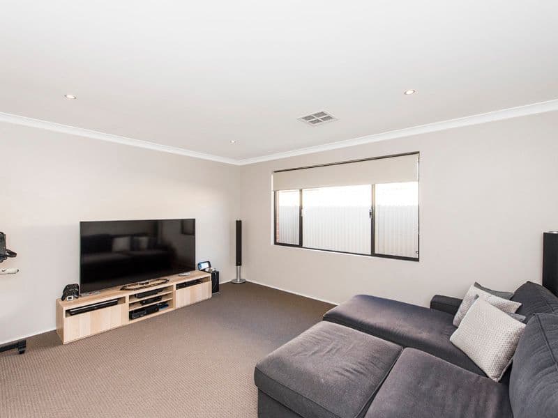 17 Linden Avenue, WENDOUREE VIC 3355, Wendouree - Thumbnail 3