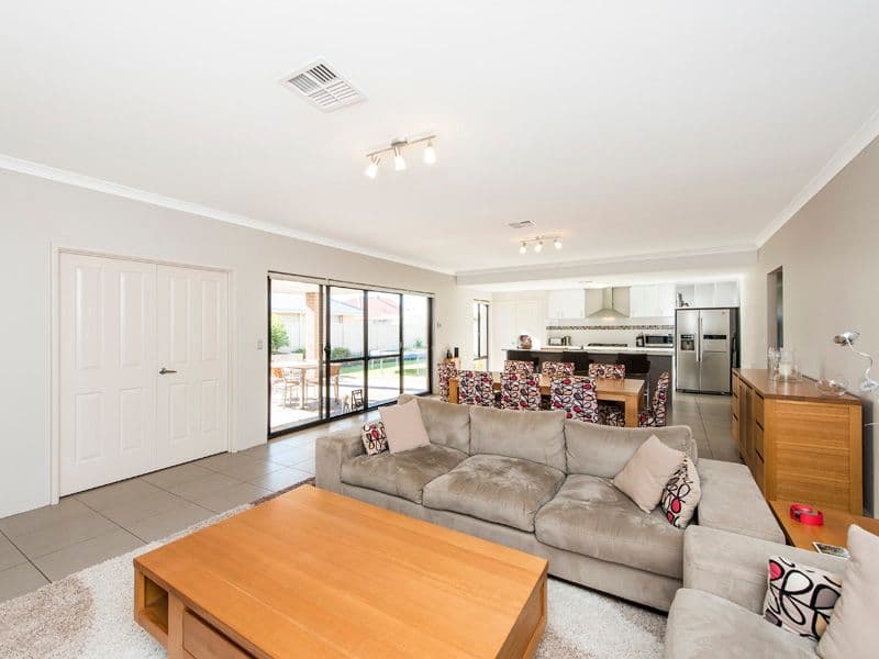 17 Linden Avenue, WENDOUREE VIC 3355, Wendouree - Thumbnail 5