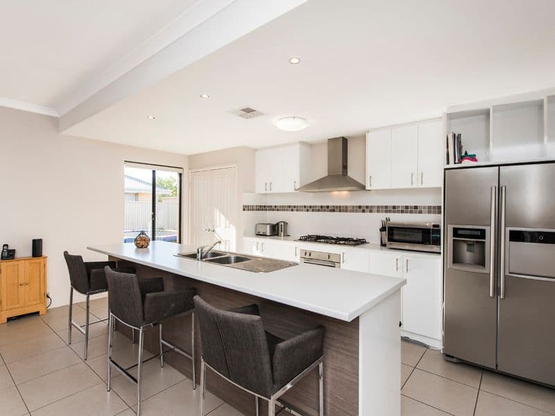 17 Linden Avenue, WENDOUREE VIC 3355, Wendouree - Thumbnail 7
