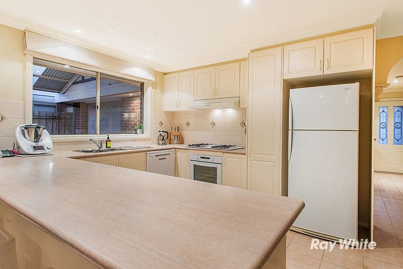 12 Durnoch Place, Cranbourne VIC 3977, Cranbourne - Thumbnail 2