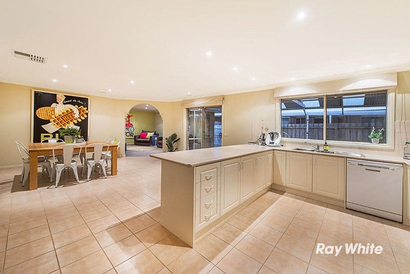 12 Durnoch Place, Cranbourne VIC 3977, Cranbourne - Thumbnail 3