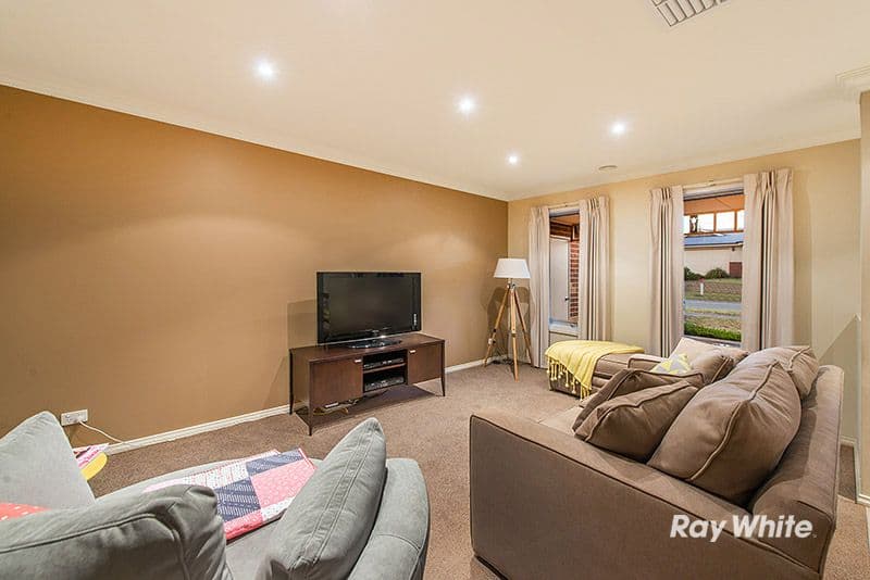12 Durnoch Place, Cranbourne VIC 3977, Cranbourne - Thumbnail 6