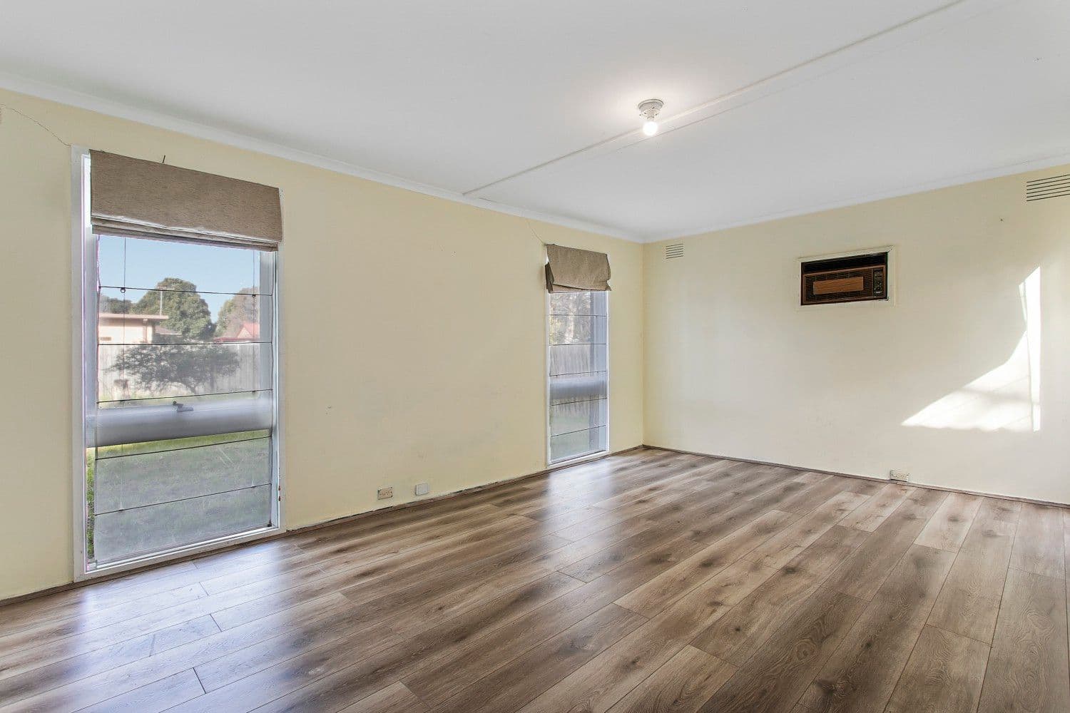 2 Carluke Close, Berwick VIC 3806, Berwick - Thumbnail 2