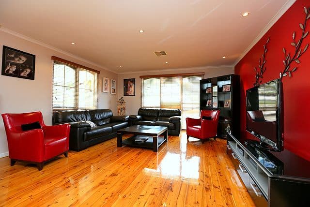 32 Caroline Crescent, GEORGES HALL NSW 2198, Georges Hall - Thumbnail 2