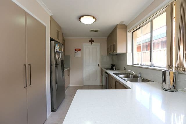 32 Caroline Crescent, GEORGES HALL NSW 2198, Georges Hall - Thumbnail 3