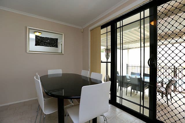 32 Caroline Crescent, GEORGES HALL NSW 2198, Georges Hall - Thumbnail 4