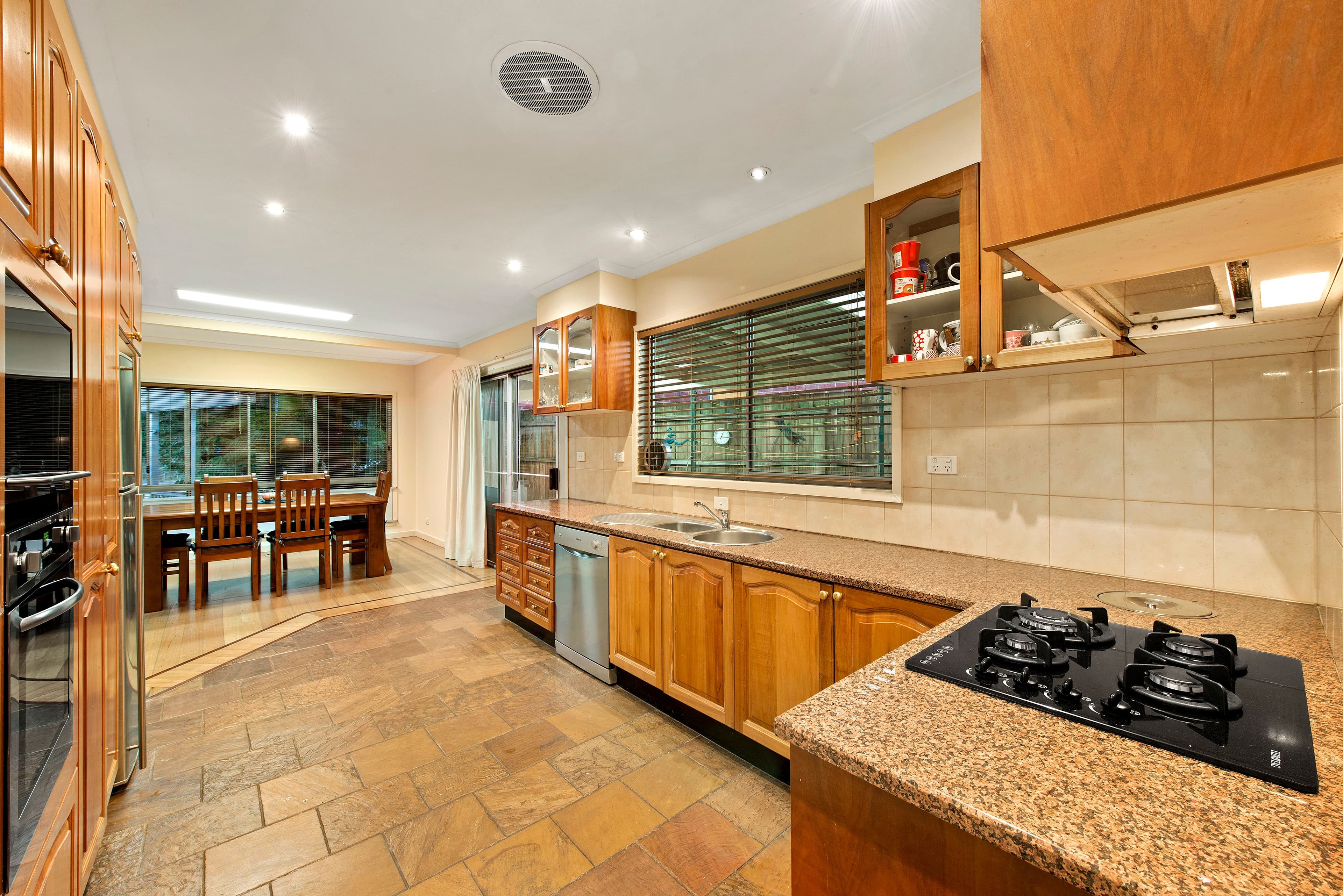 12 Bellara Street, Doncaster VIC 3108, Doncaster - Thumbnail 3