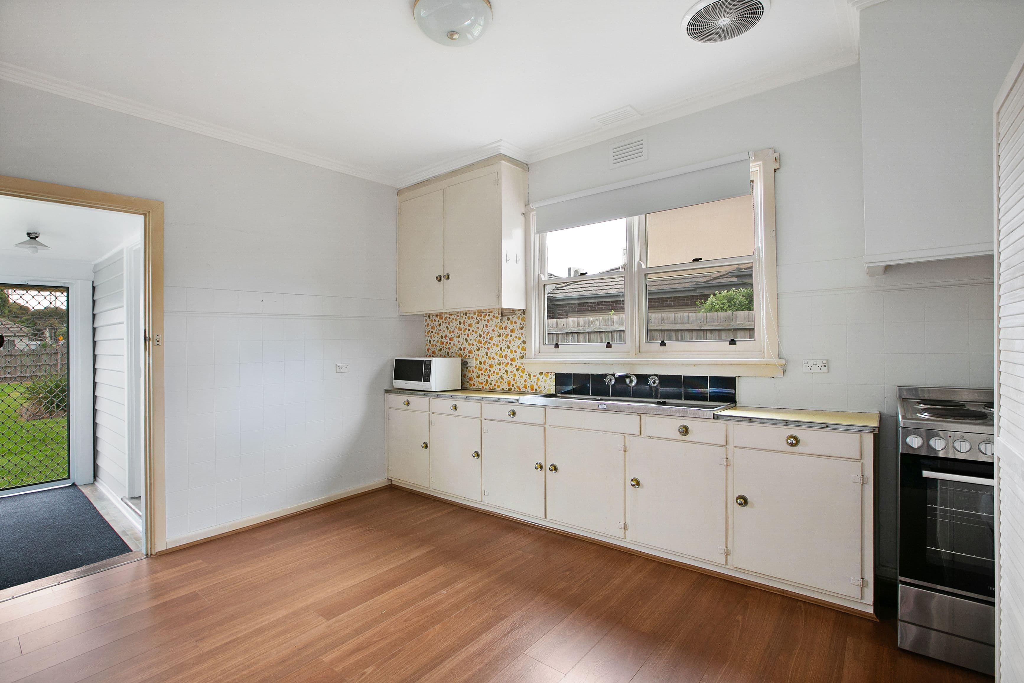 8 Merrilands Road, Reservoir VIC 3073, Reservoir - Thumbnail 4