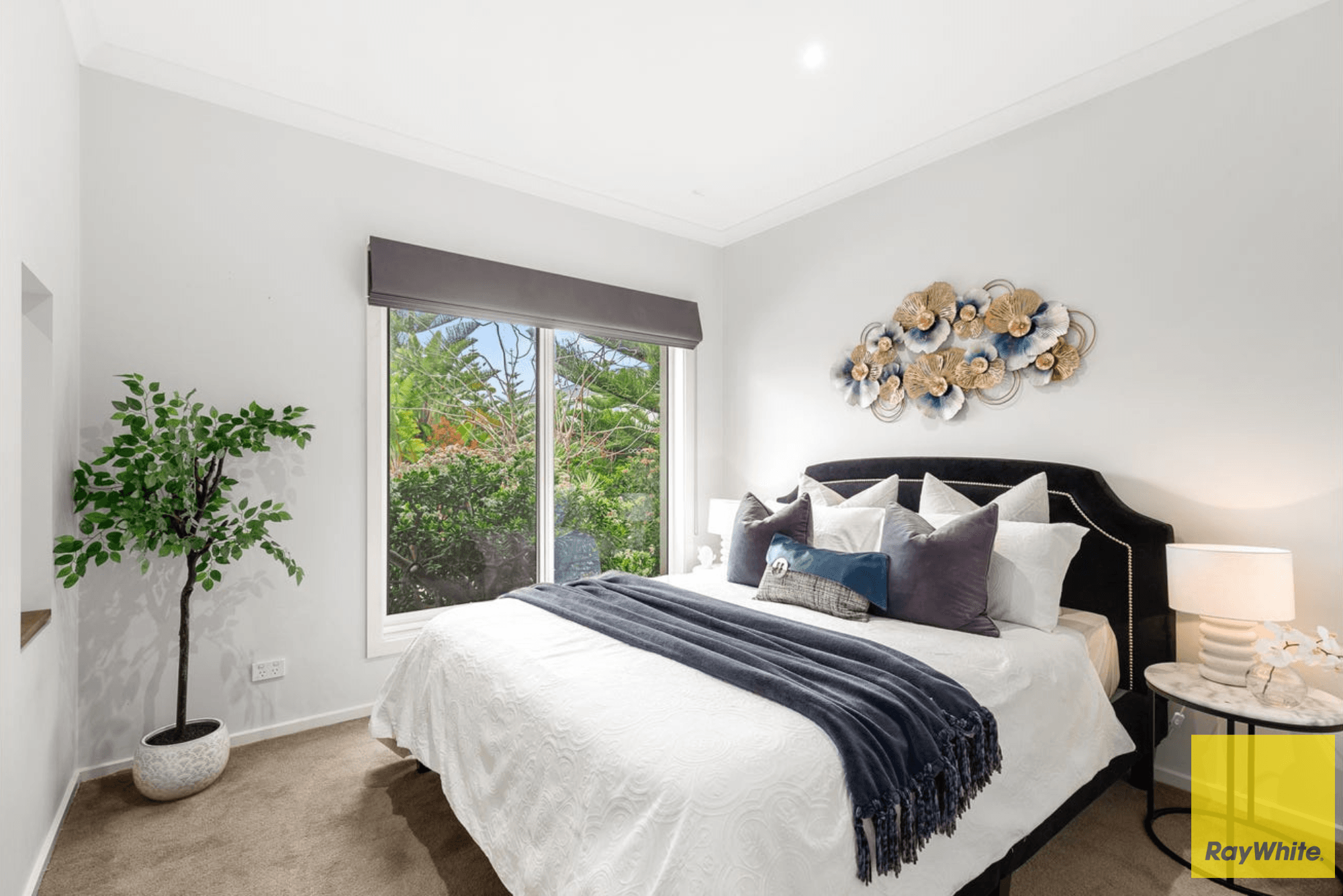 18 Sundowner Place, Sanctuary Lakes VIC 3030, Sanctuary Lakes - Thumbnail 3