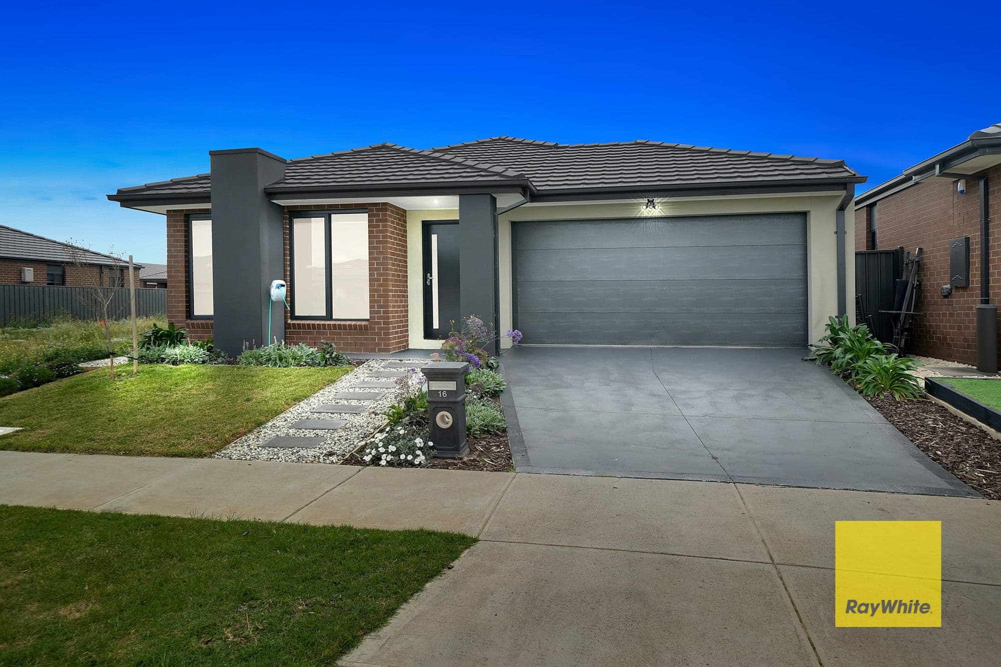 16 Hansel Drive, Werribee VIC 3030, Werribee - Thumbnail 2