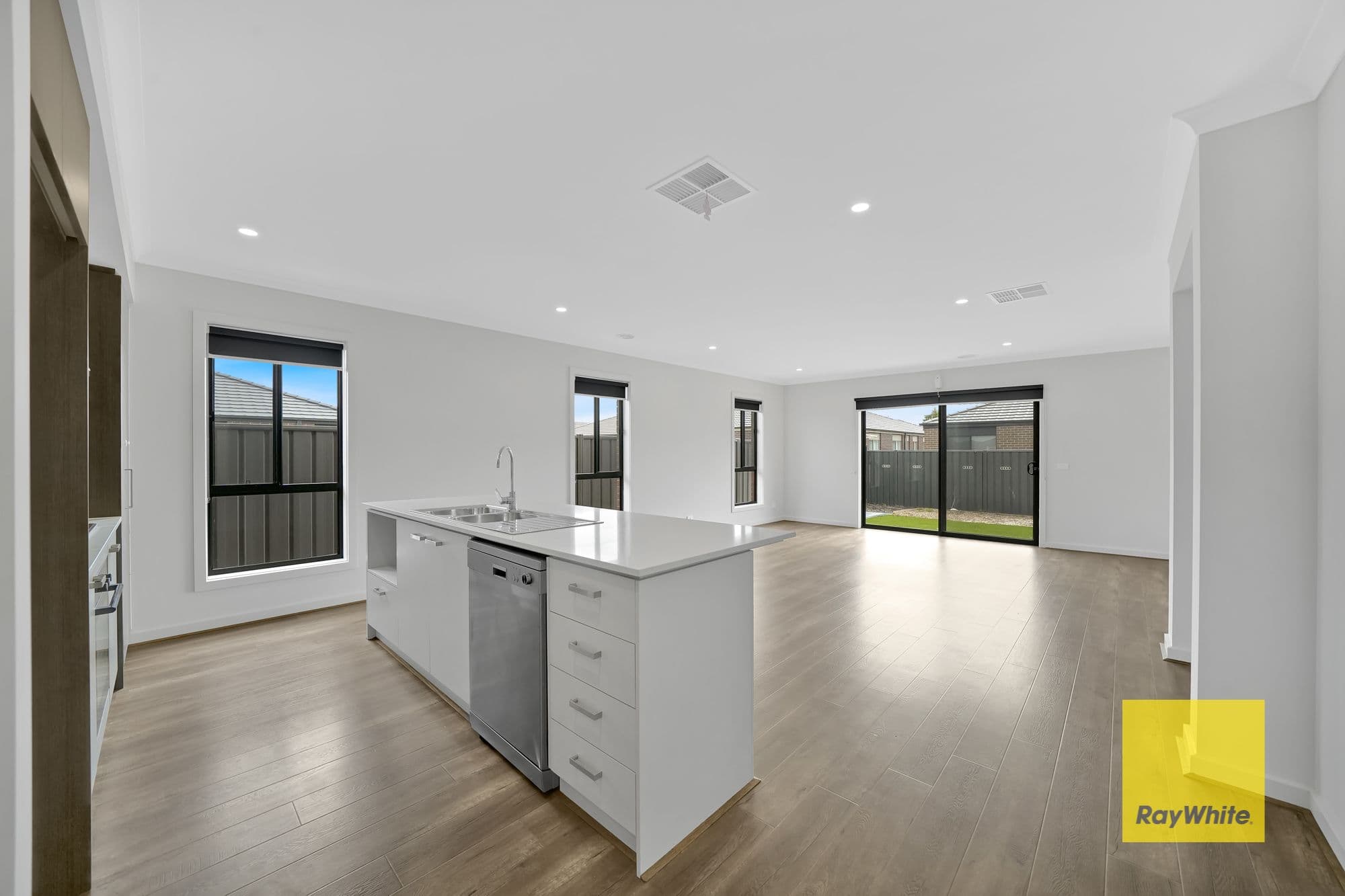 16 Hansel Drive, Werribee VIC 3030, Werribee - Thumbnail 5