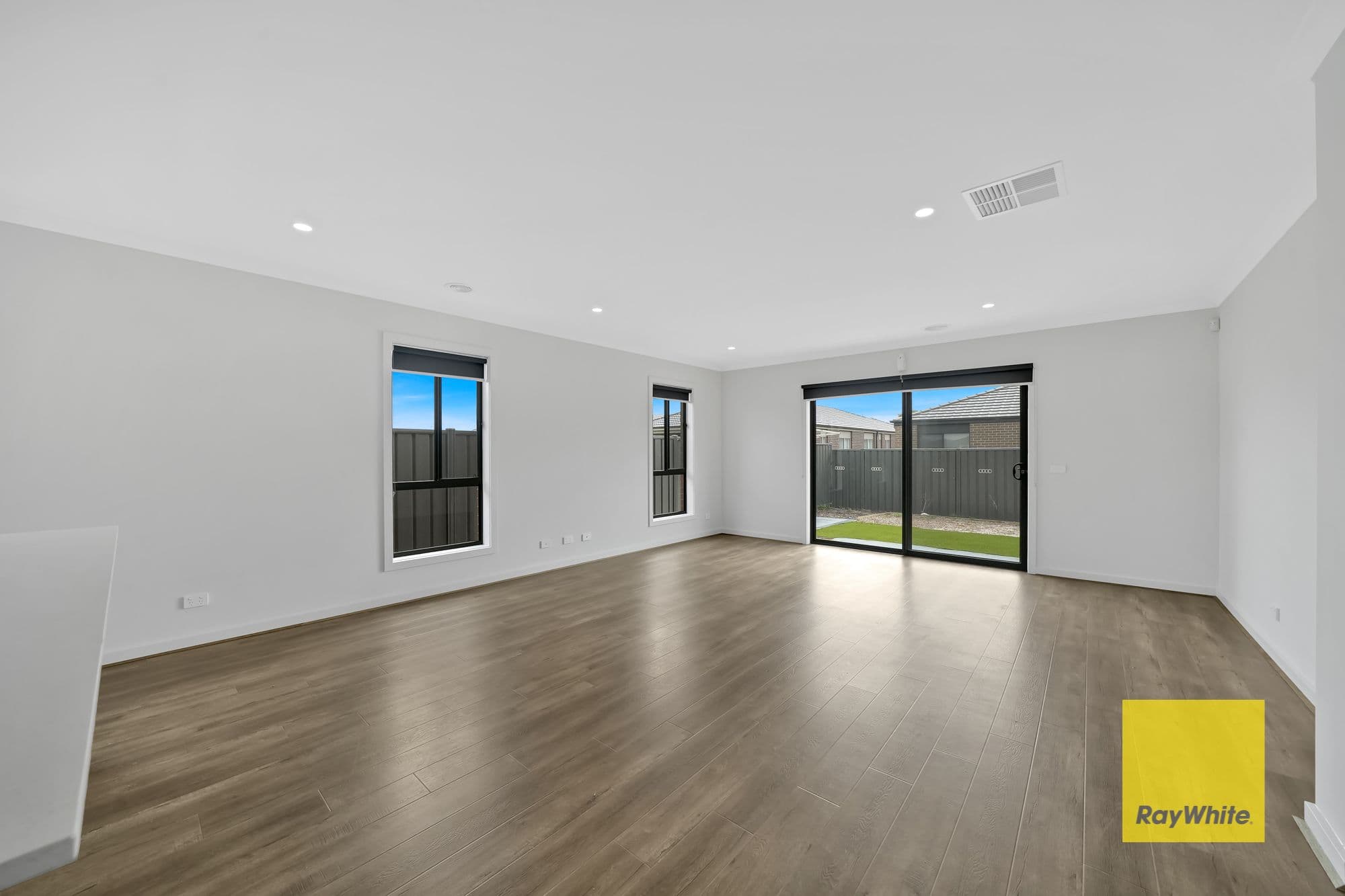 16 Hansel Drive, Werribee VIC 3030, Werribee - Thumbnail 8