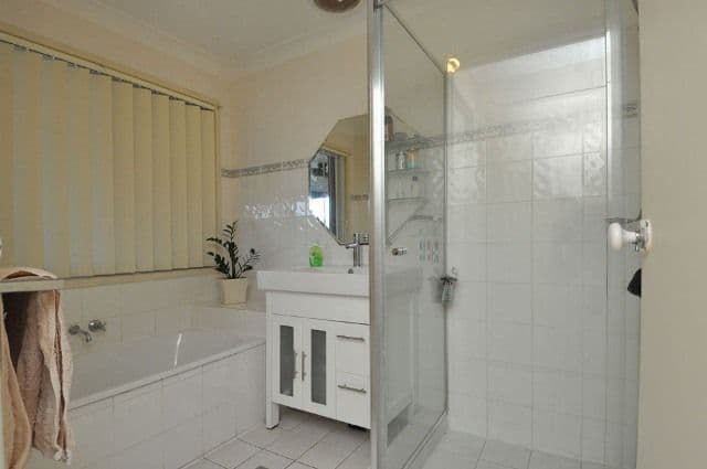 31 Guthrie Parade, CARRARA QLD 4211, Carrara - Thumbnail 6