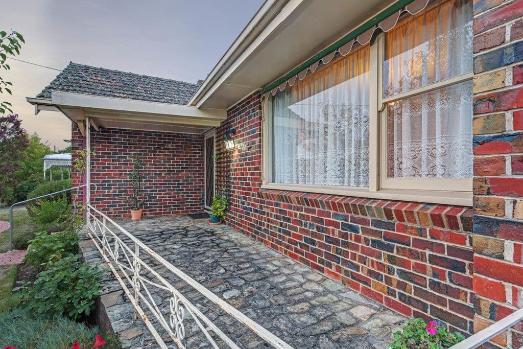 6 Service Street, Lake Wendouree VIC 3350, Lake Wendouree - Thumbnail 2