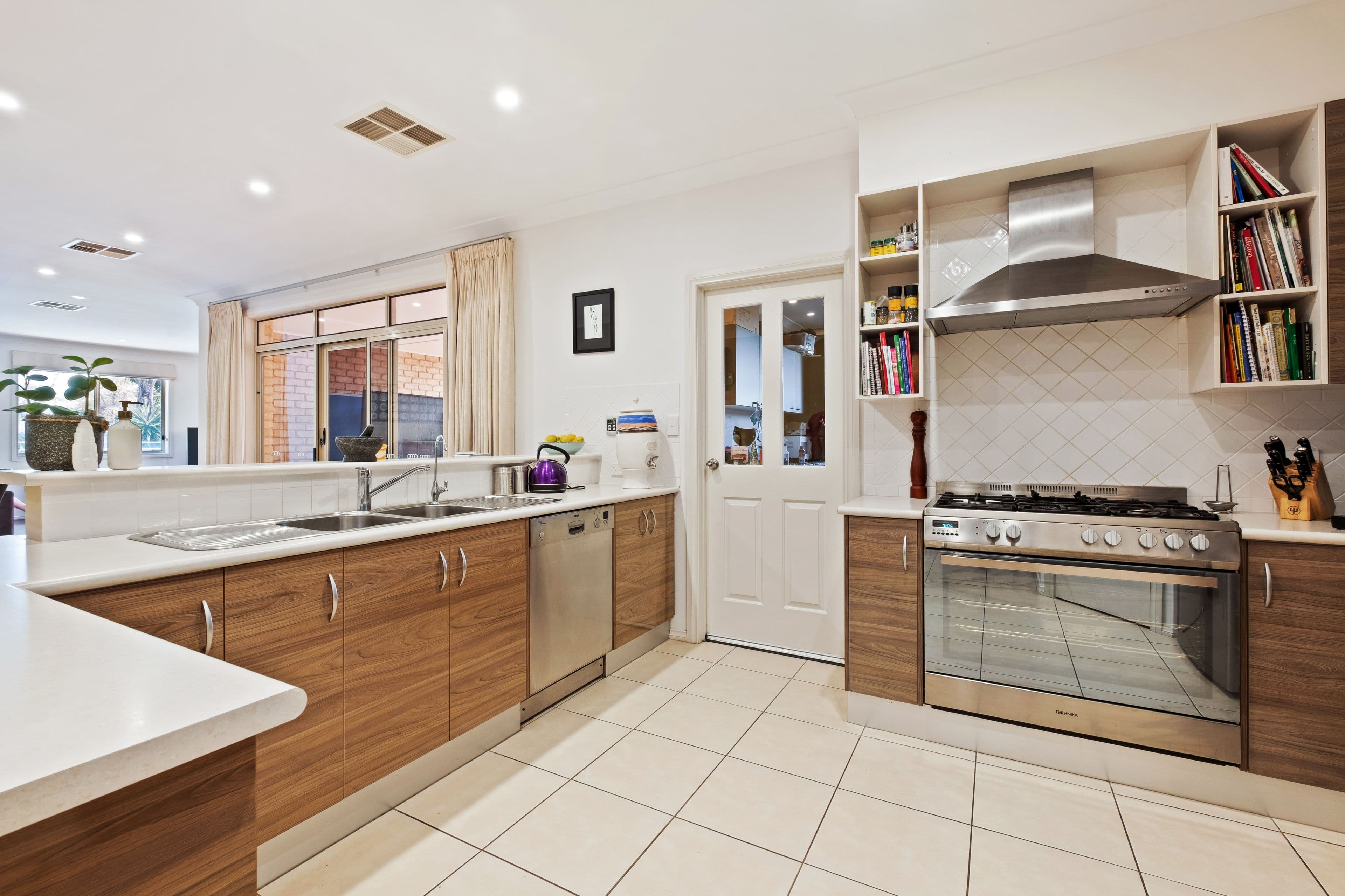 2 Caroline Close, Sheidow Park SA 5158, Sheidow Park - Thumbnail 2