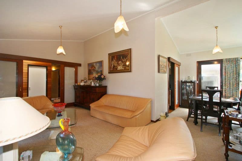 9  St. Cuthberts Avenue, DINGLEY VILLAGE VIC 3172, Dingley Village - Thumbnail 4