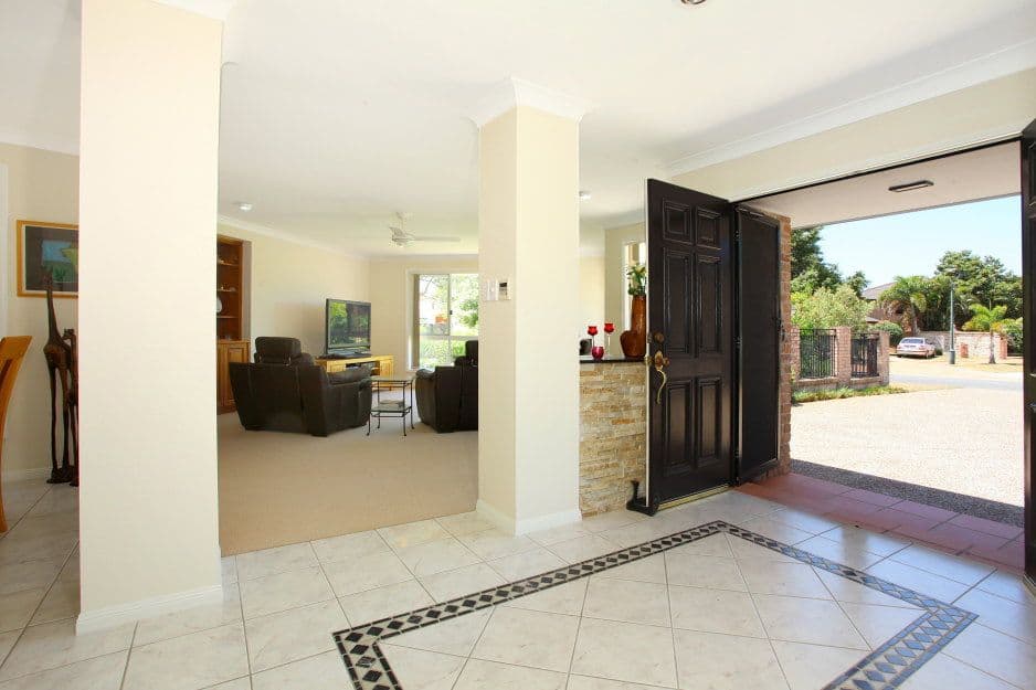 121 Port Jackson Boulevard, Clear Island Waters QLD 4226, Clear Island Waters - Thumbnail 3