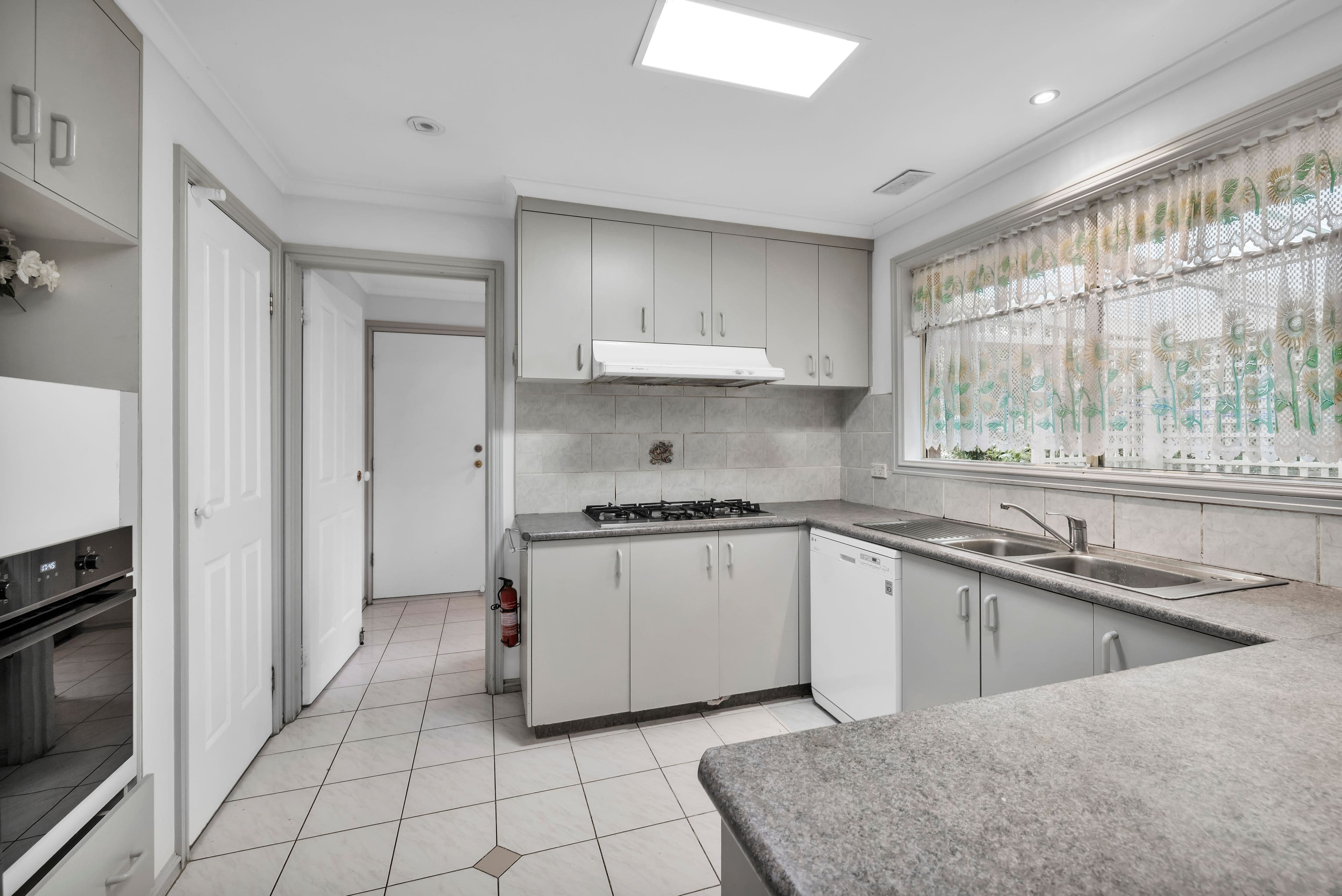 24 Thomas Place, Pakenham VIC 3810, Pakenham - Thumbnail 2