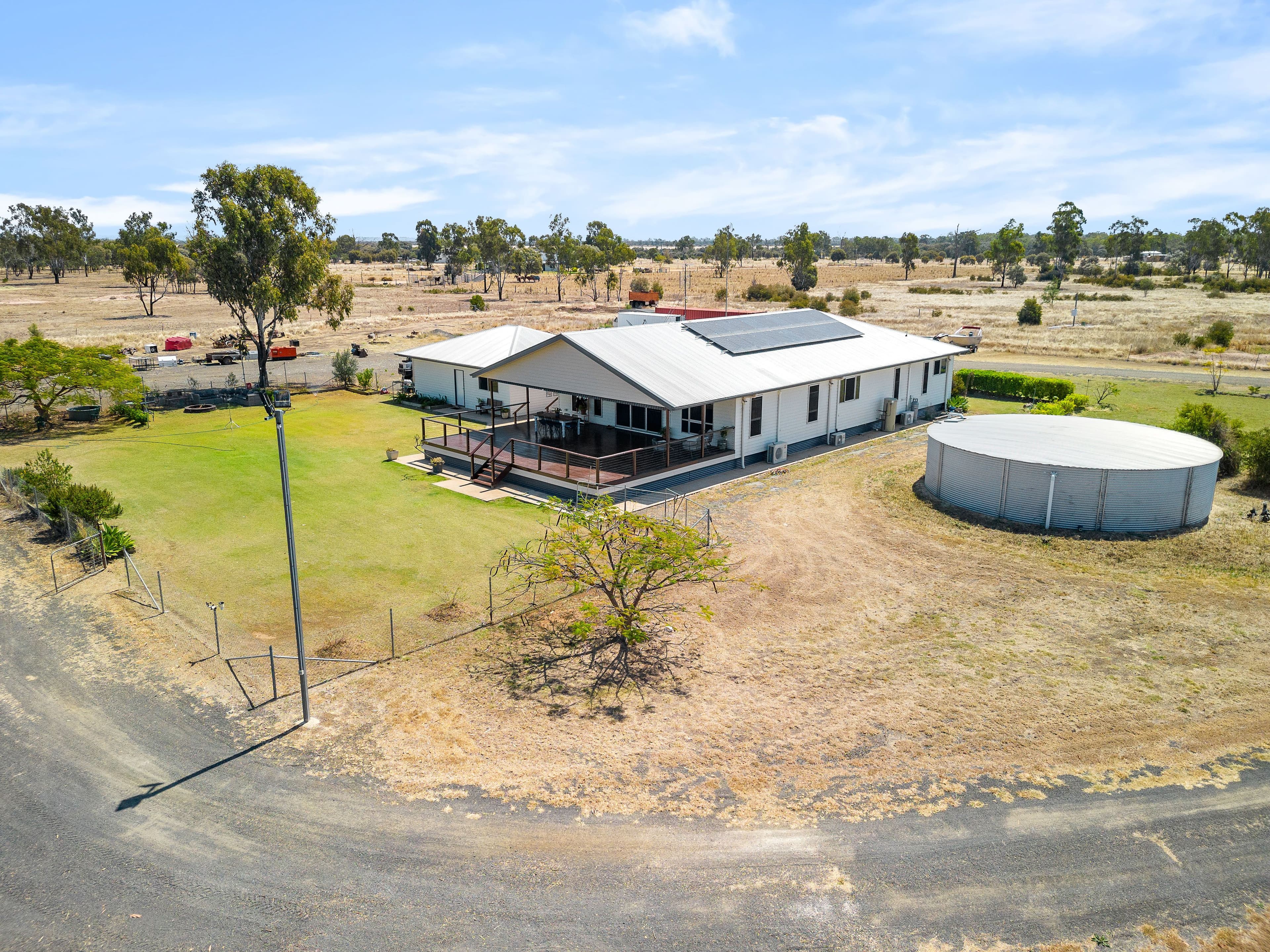 72 Glengallan Road, Emerald QLD 4720, Emerald - Thumbnail 2