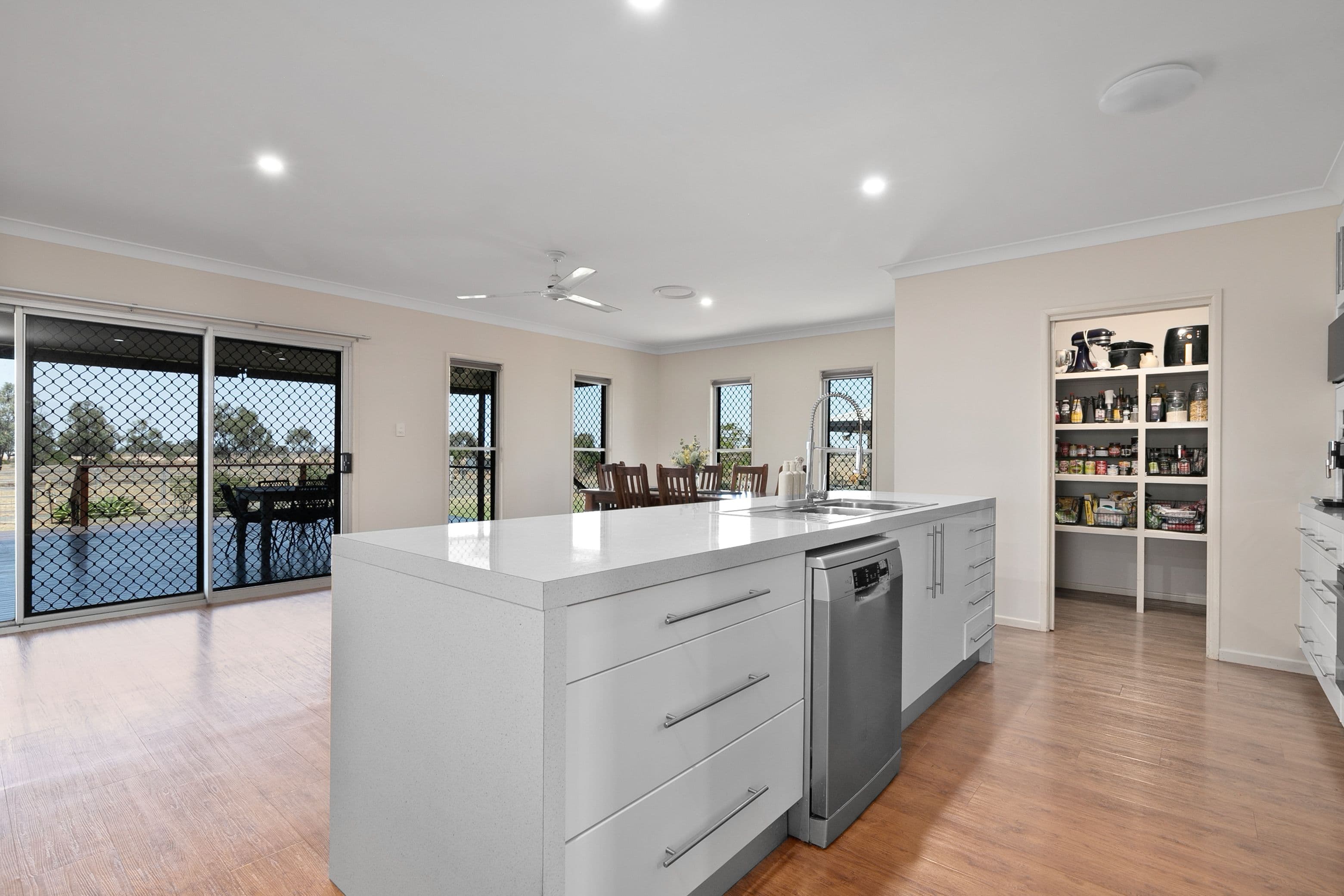 72 Glengallan Road, Emerald QLD 4720, Emerald - Thumbnail 6