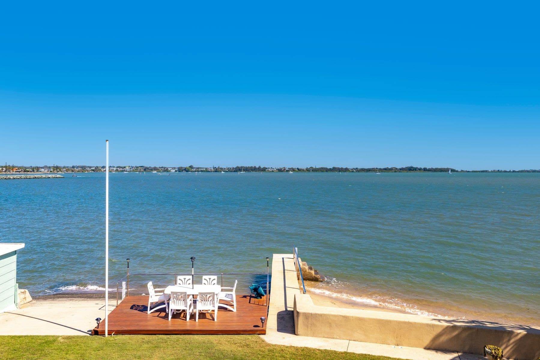 212 Shore Street North, Cleveland QLD 4163, Cleveland - Thumbnail 2